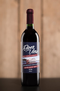 Bottle of red wine Rive Boat Red